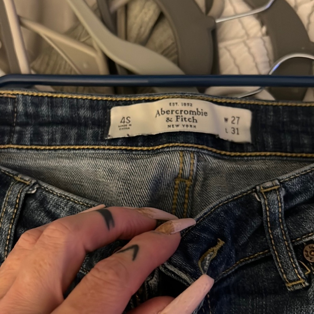 I stains never worn no tags no stretch